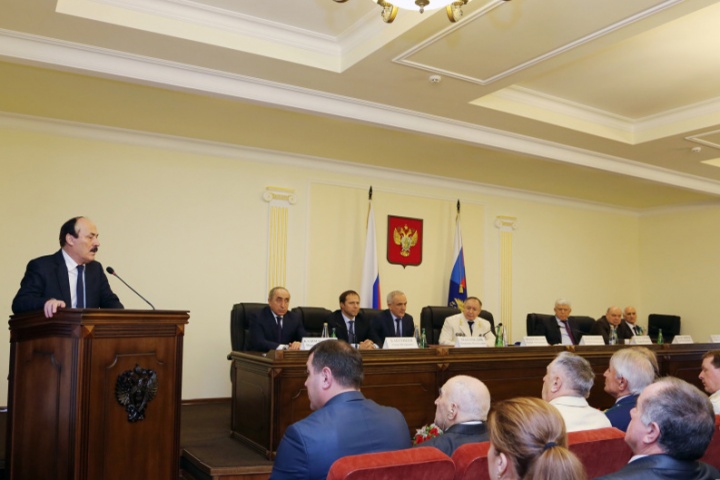 Глава Дагестана поздравил сотрудников прокуратуры республики с профессиональным праздником
