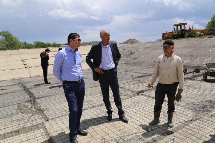 Глава Хунзахского района ознакомился с ходом строительных работ в муниципалитете