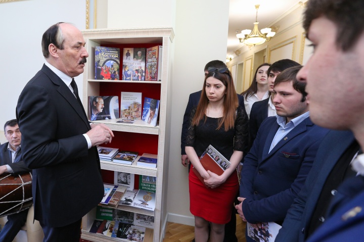 Глава Дагестана встретился с творческой молодежью республики
