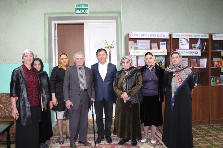 В Хунзахском районе прием граждан провел депутат Госдумы Гаджимурад Омаров