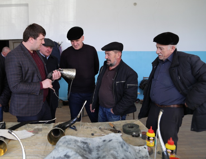 Расул Ибрагимов посетил Гоцатлинский художественный комбинат. (25.02.2019)