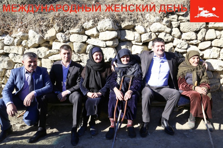Глава МР "Хунзахский район" Саид Юсупов поздравил женщин с праздником