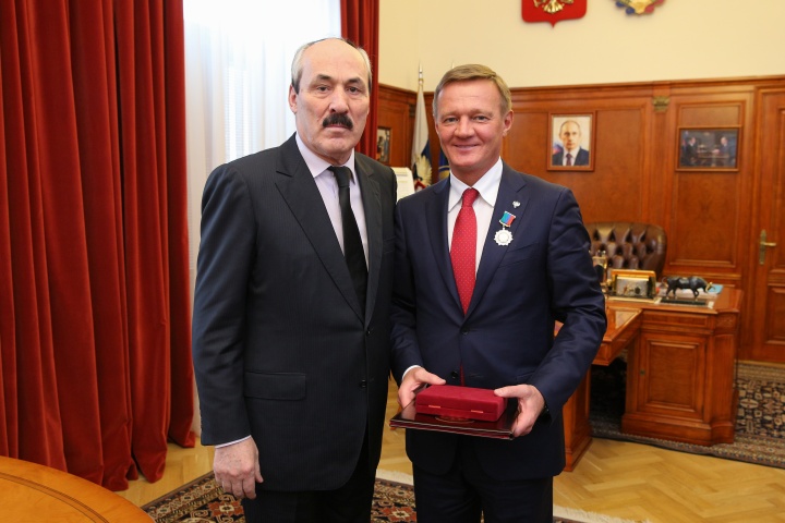 Глава Росавтодора Роман Старовойт награжден орденом «За заслуги перед Республикой Дагестан»