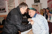 Магомед Исаев и Саид Юсупов вручили юбилейные медали «70 лет Победы» ветеранам района.