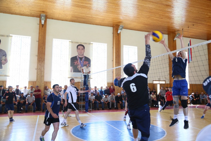 Межрайонный турнир по волейболу памяти сотрудника полиции Гаджи Курамагомедова прошел в селе Цада