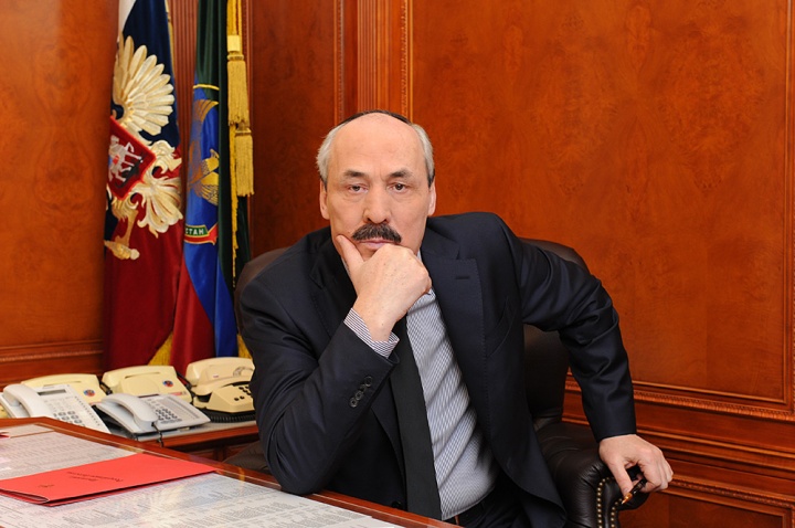 Поздравление Главы Дагестана Р.Г. Абдулатипова с Днем Конституции Республики Дагестан
