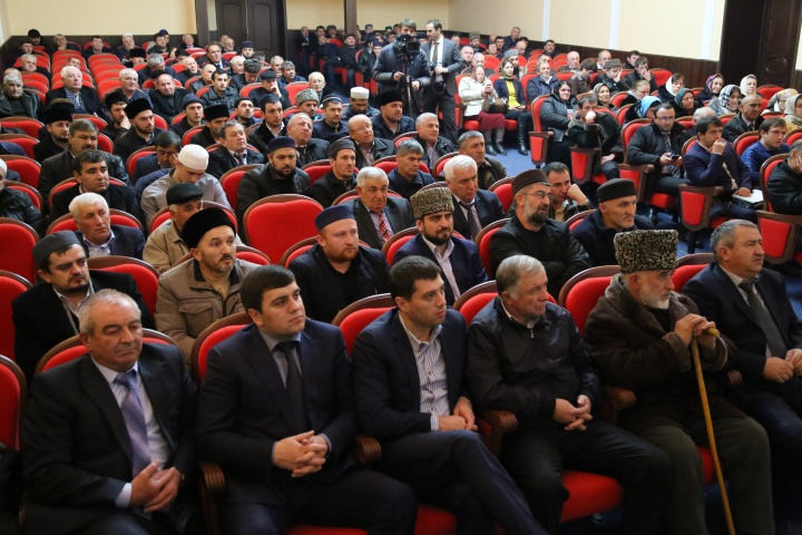 Вопросы противостояния идеологии экстремизма обсудили в ходе региональной конференции в Хунзахском районе