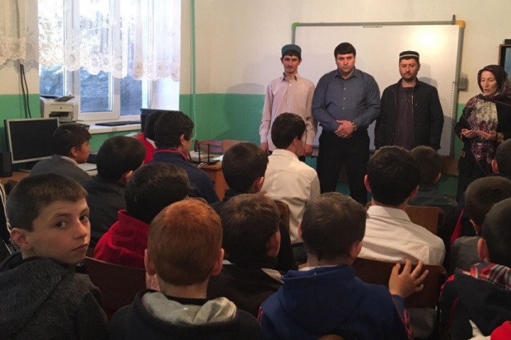 В школах Хунзахского района проходят беседы с молодежью на тему духовно-нравственного воспитания