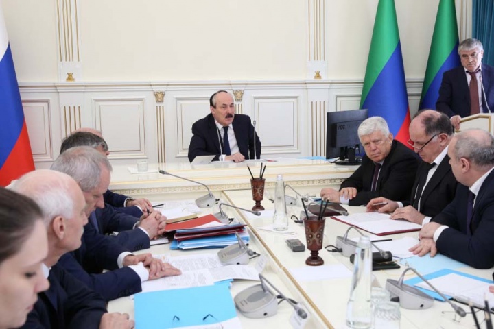 Глава Дагестана провел совещание по наиболее резонансным событиям минувшей недели