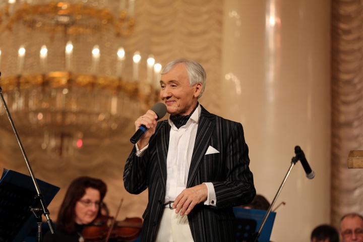 Глава Дагестана принял участие в юбилейном концерте народного артиста России Заура Тутова