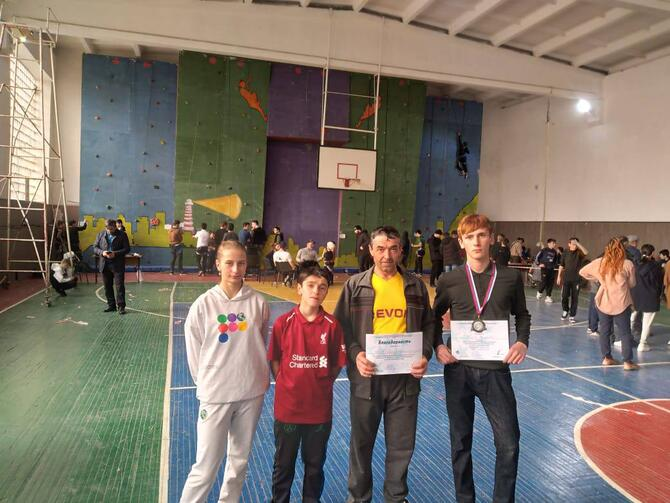 Ученики Хунзахской школы приняли участие в чемпионате по скалолазанию