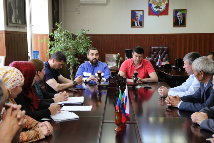 Султан Хамзаев провел рабочую встречу с членами Общественной палаты Хунзахского района