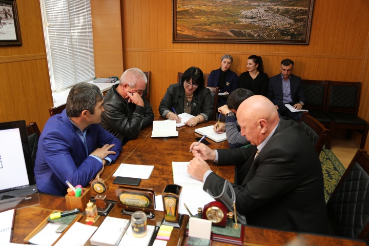Шамиль Аммаев провел совещание с начальниками подведомственных отделов