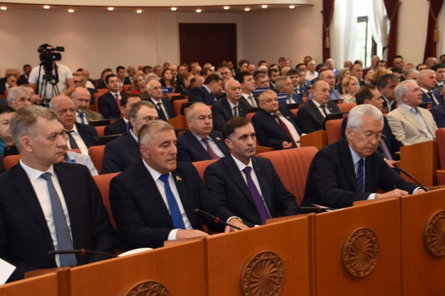 Глава Дагестана принял участие в 27 сессии НС РД сессии Народного Собрания РД шестого созыва.
