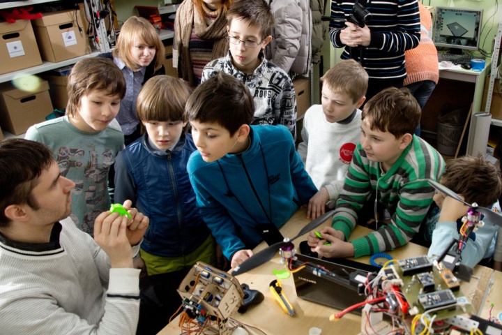 Благотворительный фонд «ПЕРИ» проведет для детей занятия по робототехнике