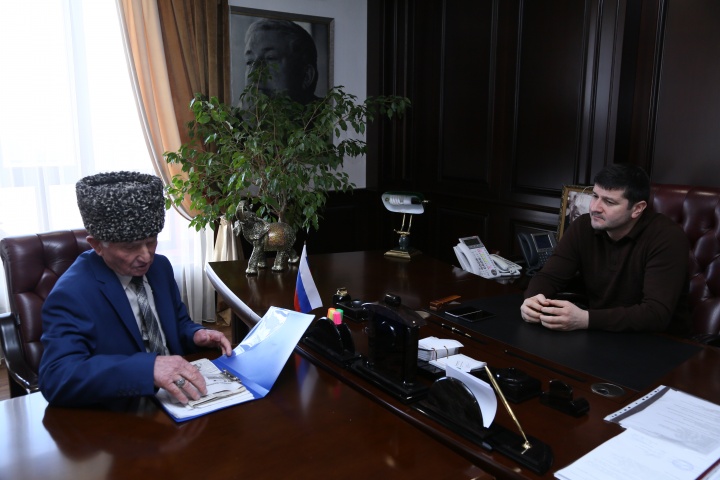 Глава Хунзахского района Саид Юсупов провел прием граждан по личным вопросам