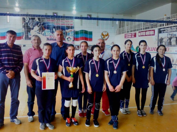 Сборная команда девушек Хунзахского района по волейболу примет участие в первенстве СКФО