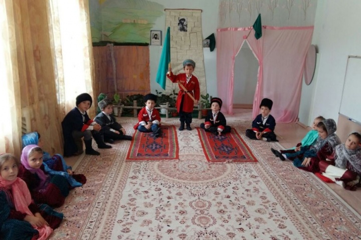 Музыкальную композицию о наибе Хаджи-Мурате показали в одном из детсадов Хунзахского района