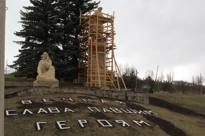 Завершается реконструкция памятника ВОВ в райцентре