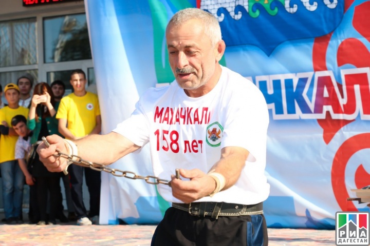 55-летие многократного рекордсмена Книги рекордов Гиннеса Омара Ханапиева будут чествовать в Хунзахском районе.   