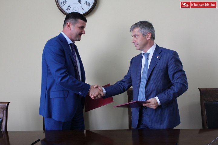 Подписано первое соглашение о взаимодействии между Комитетом по госзакупкам РД и Хунзахским районом