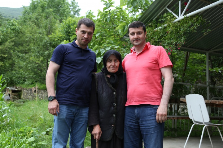 Саид Юсупов посетил вдову народного поэта Дагестана Магомеда Абасова