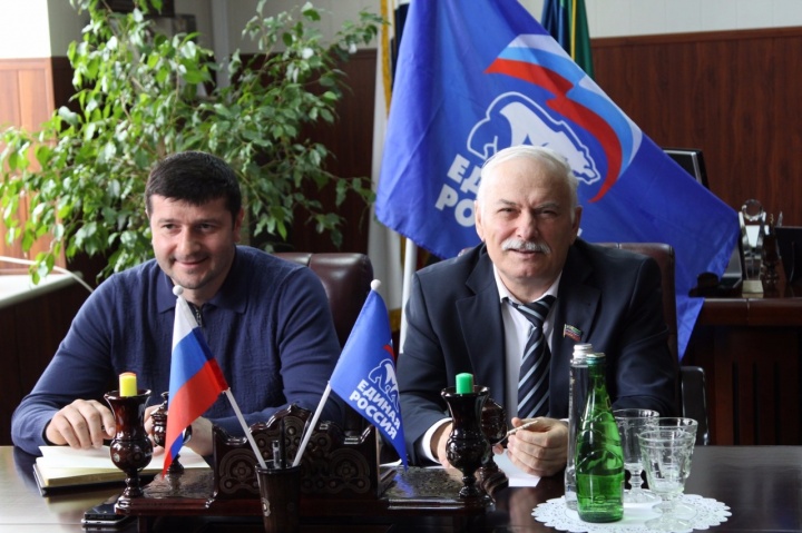 Депутат парламента РД Багадур Абасов принял граждан Хунзахского района