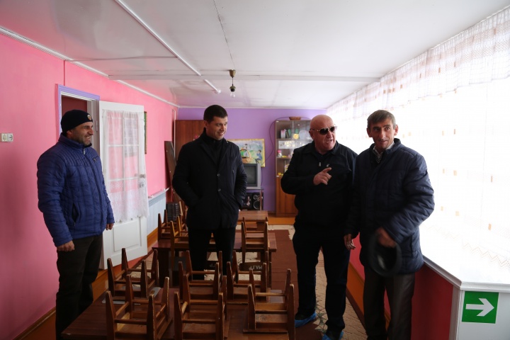 Шамиль Аммаев проверил температурный режим в образовательных учреждениях Хунзахского района