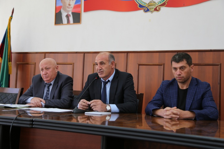 Нурмагомед Задиев провел совещание с руководителями образовательных учреждений Хунзахского района