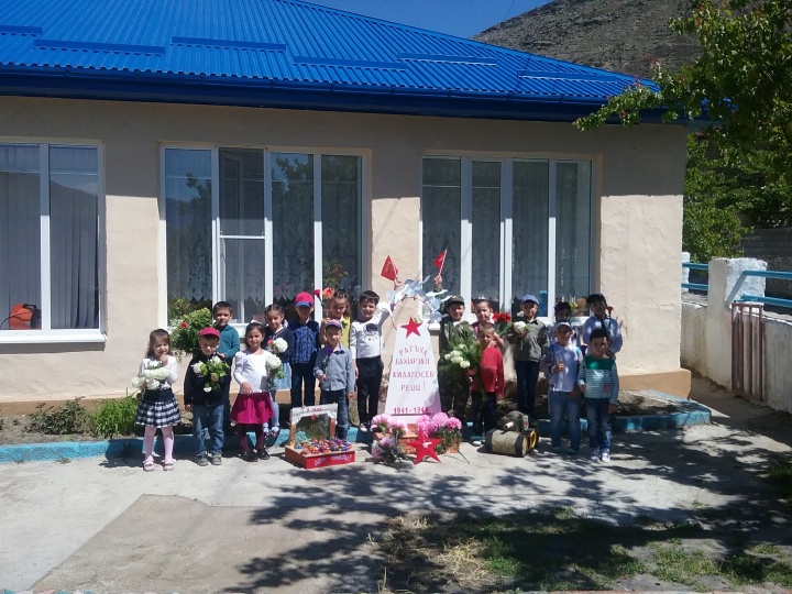 В Гоцатлинском детском саду отпраздновали 9 мая (2016)