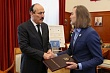 Рамазан Абдулатипов присвоил Никасу Сафронову почетное звание «Народный художник Республики Дагестан»